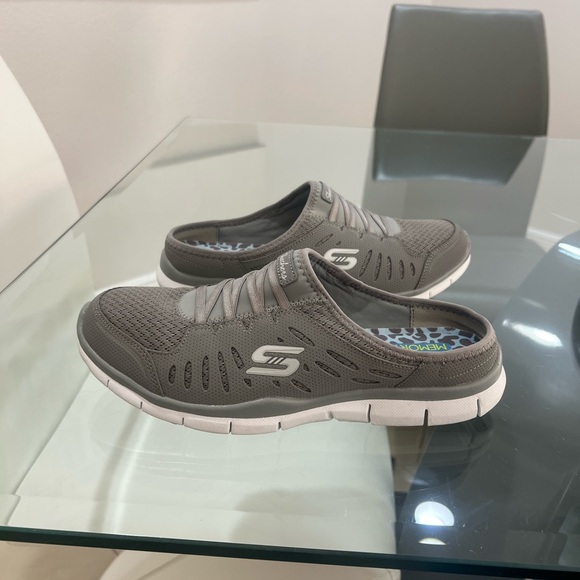 Skechers memory foam backless women’s sneakers size 8 - Picture 3 of 9